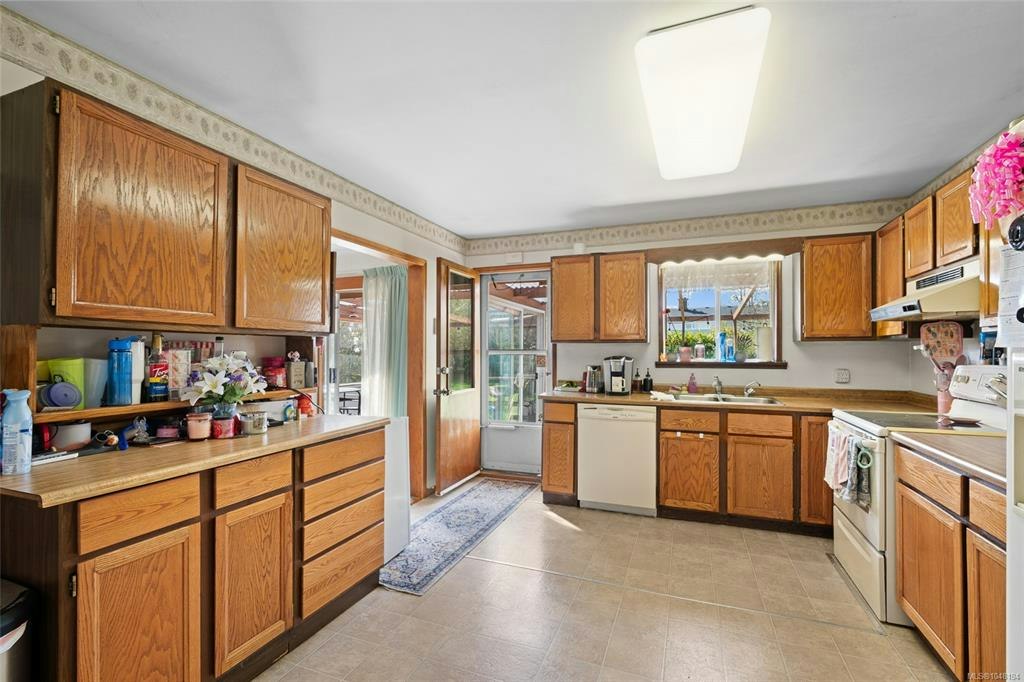 625 Broadway Street, Saanich, BC, V8Z 2G5 - 8
