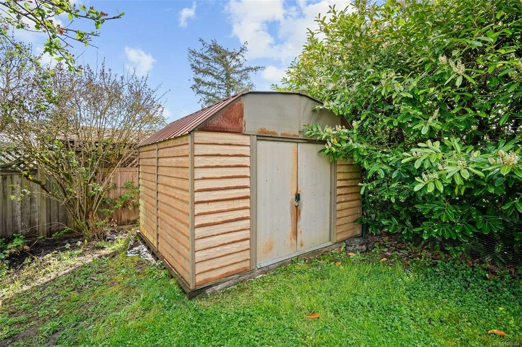 625 Broadway Street, Saanich, BC, V8Z 2G5 - 37