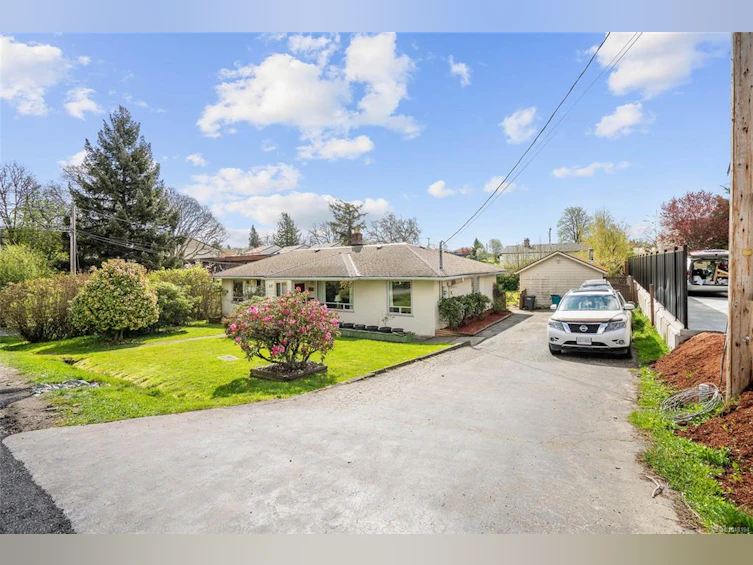625 Broadway Street, Saanich, BC, V8Z 2G5 - 49
