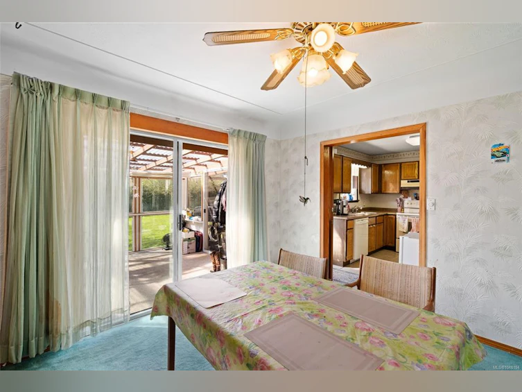 625 Broadway Street, Saanich, BC, V8Z 2G5 - 14
