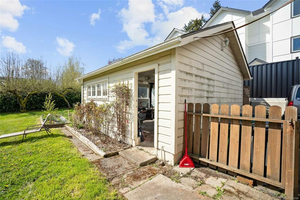 625 Broadway Street, Saanich, BC, V8Z 2G5 - 41