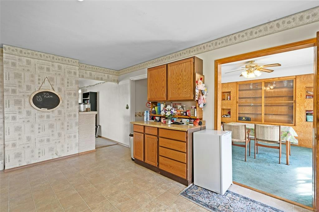 625 Broadway Street, Saanich, BC, V8Z 2G5 - 12