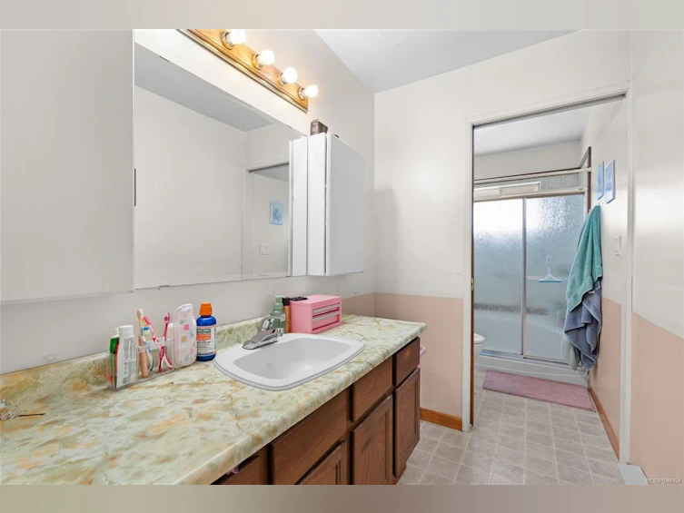 625 Broadway Street, Saanich, BC, V8Z 2G5 - 21