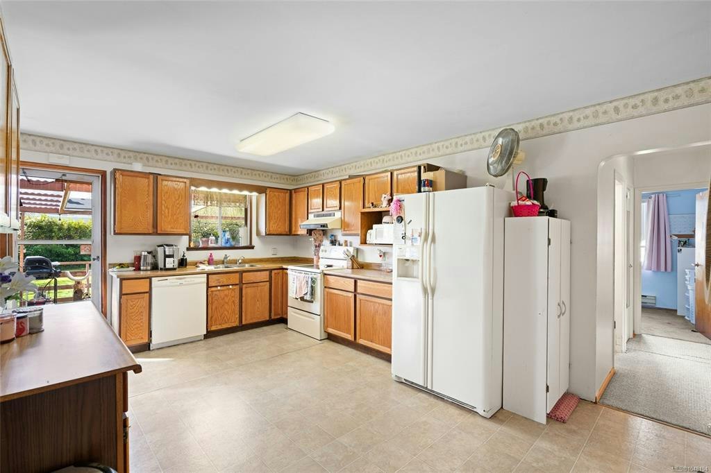 625 Broadway Street, Saanich, BC, V8Z 2G5 - 7