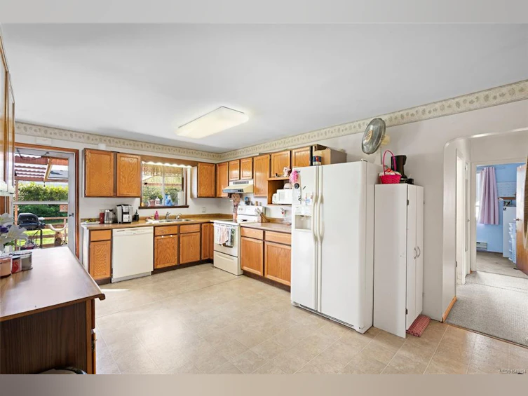 625 Broadway Street, Saanich, BC, V8Z 2G5 - 7