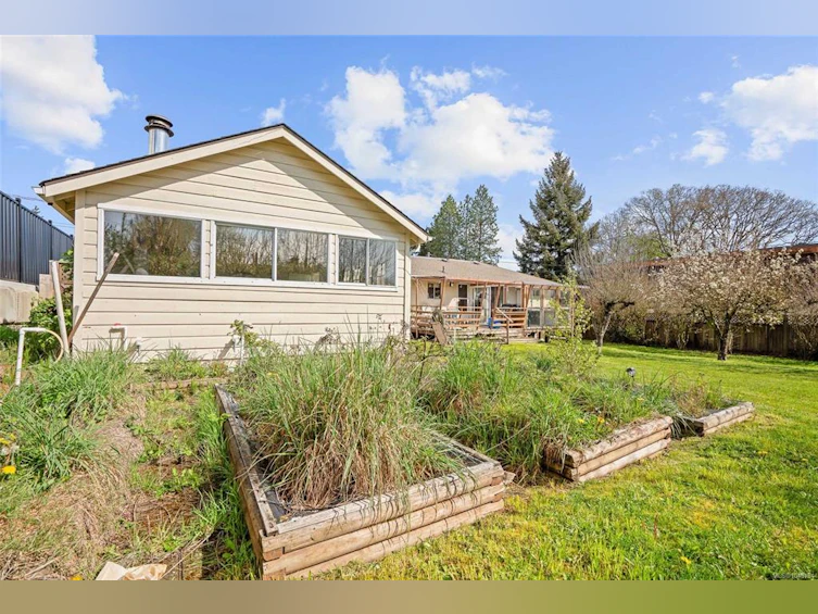 625 Broadway Street, Saanich, BC, V8Z 2G5 - 35