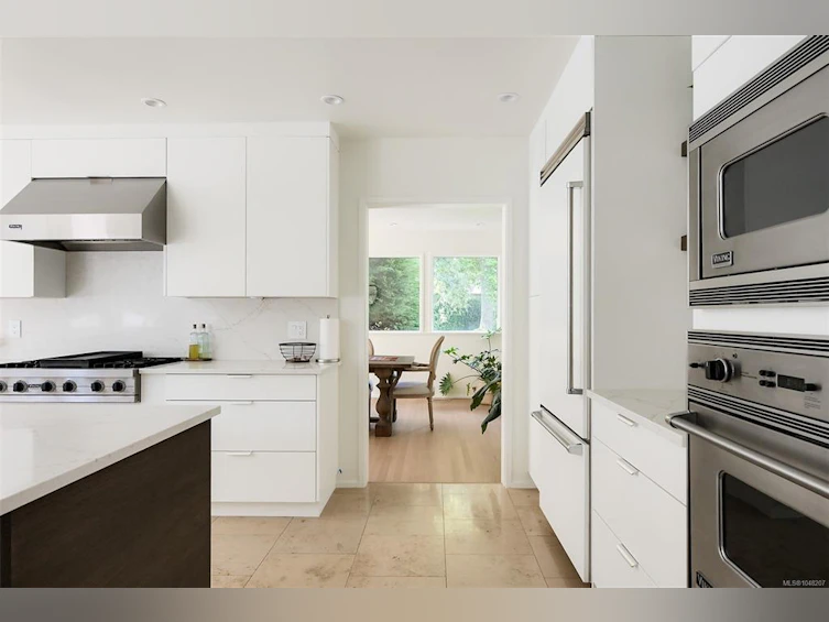 3055 Beach Drive, Oak Bay, BC, V8R 6L5 - 19