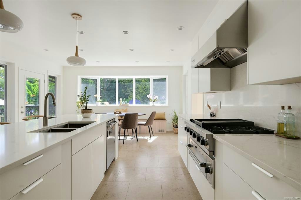 3055 Beach Drive, Oak Bay, BC, V8R 6L5 - 21