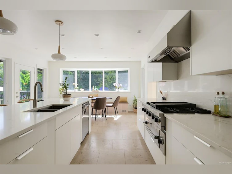 3055 Beach Drive, Oak Bay, BC, V8R 6L5 - 21
