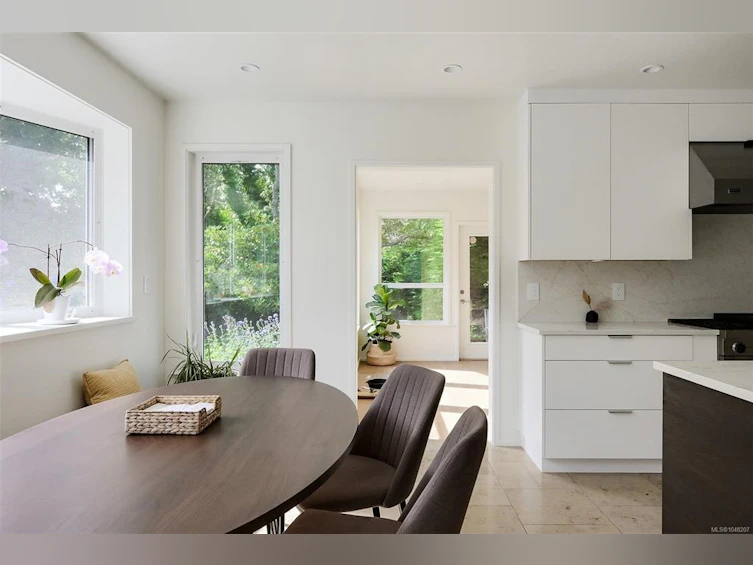 3055 Beach Drive, Oak Bay, BC, V8R 6L5 - 15
