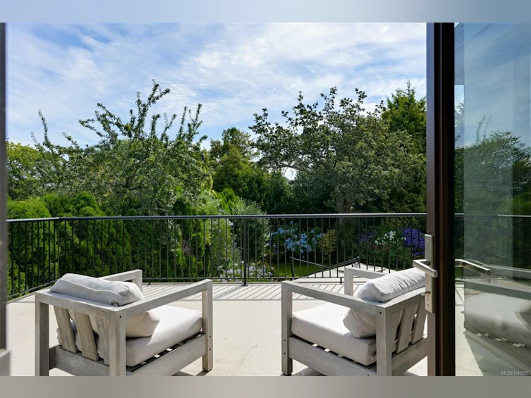 3055 Beach Drive, Oak Bay, BC, V8R 6L5 - 55