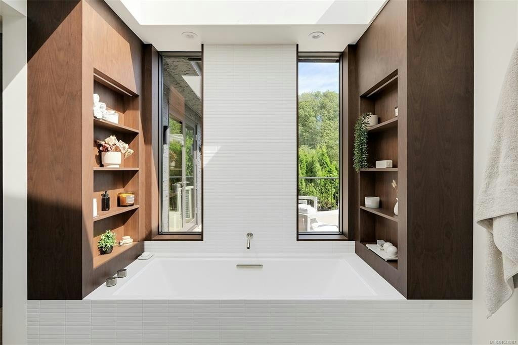 3055 Beach Drive, Oak Bay, BC, V8R 6L5 - 42