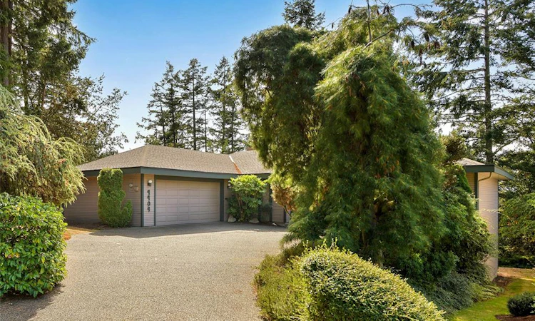 4404 Meadowood Place