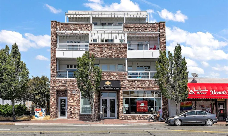 203-2348 Beacon Avenue