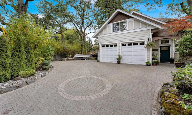 4151 Quadra Street
