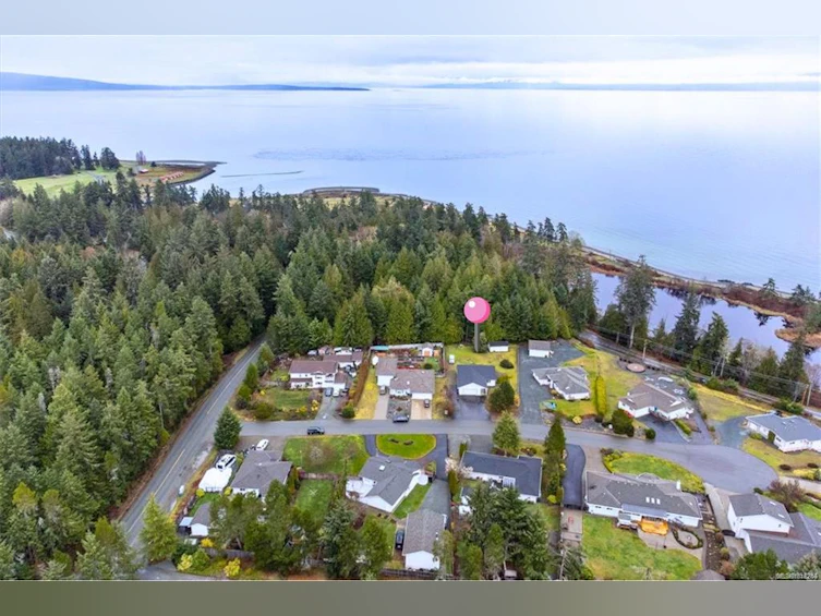 3043 Raymur Place, Qualicum Beach, BC, V9K 2N9