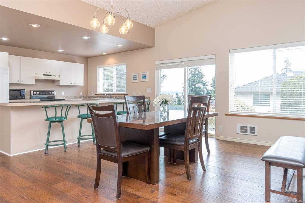3043 Raymur Place, Qualicum Beach, BC, V9K 2N9 - 5