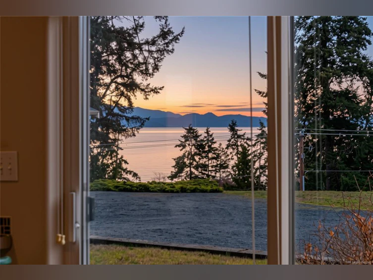 3043 Raymur Place, Qualicum Beach, BC, V9K 2N9 - 22