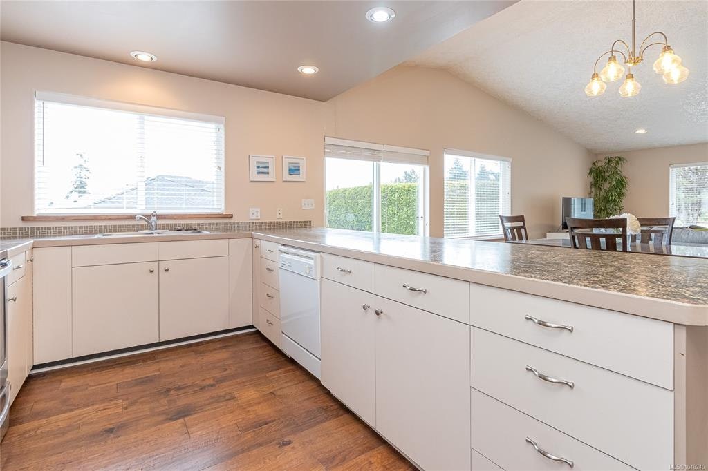 3043 Raymur Place, Qualicum Beach, BC, V9K 2N9 - 25