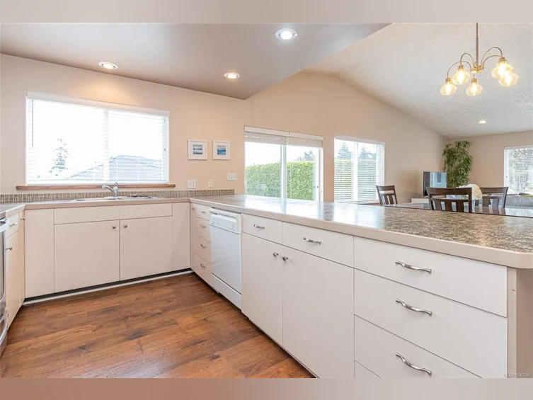 3043 Raymur Place, Qualicum Beach, BC, V9K 2N9 - 25
