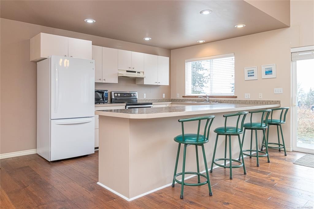 3043 Raymur Place, Qualicum Beach, BC, V9K 2N9 - 6