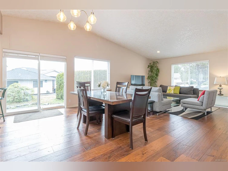 3043 Raymur Place, Qualicum Beach, BC, V9K 2N9 - 21