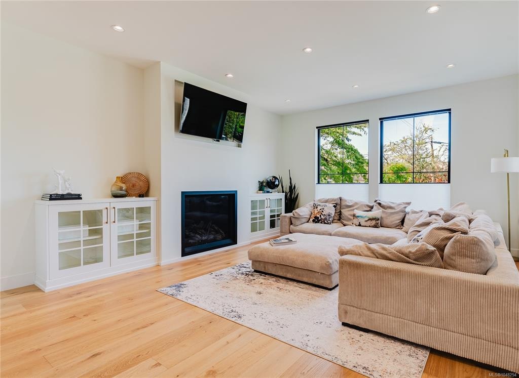 63 Boyd Street, Victoria, BC, V8V 2C8
