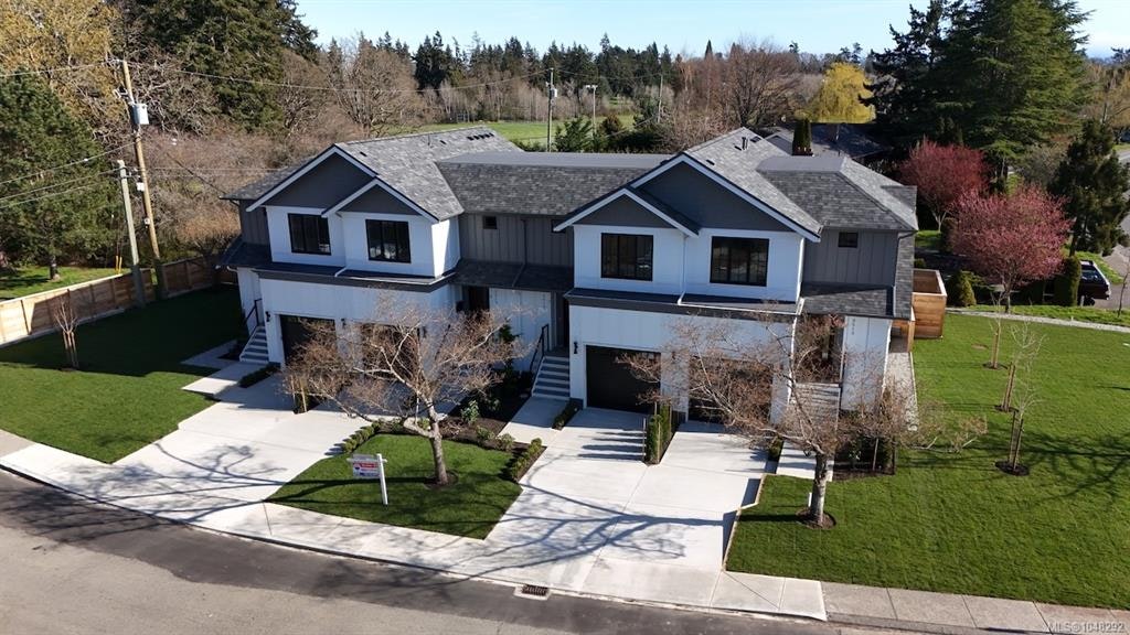 3-3513 Henderson Road, Oak Bay, BC, V8R 3K5