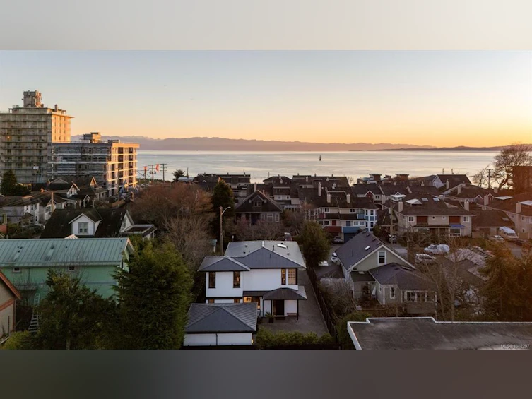 430 Luxton Avenue, Victoria, BC, V8V 1C9 - 12