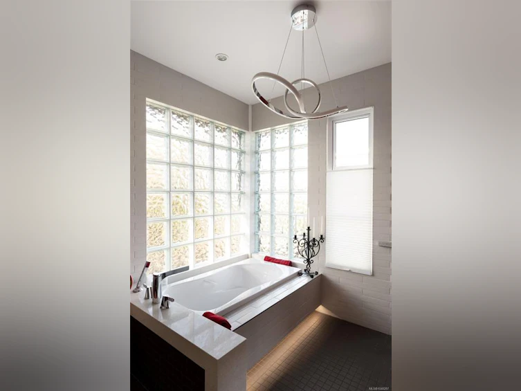 430 Luxton Avenue, Victoria, BC, V8V 1C9 - 31