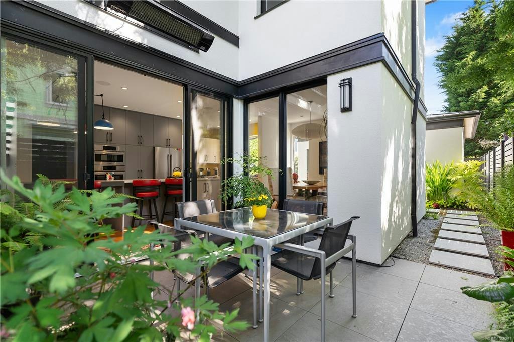 430 Luxton Avenue, Victoria, BC, V8V 1C9 - 11