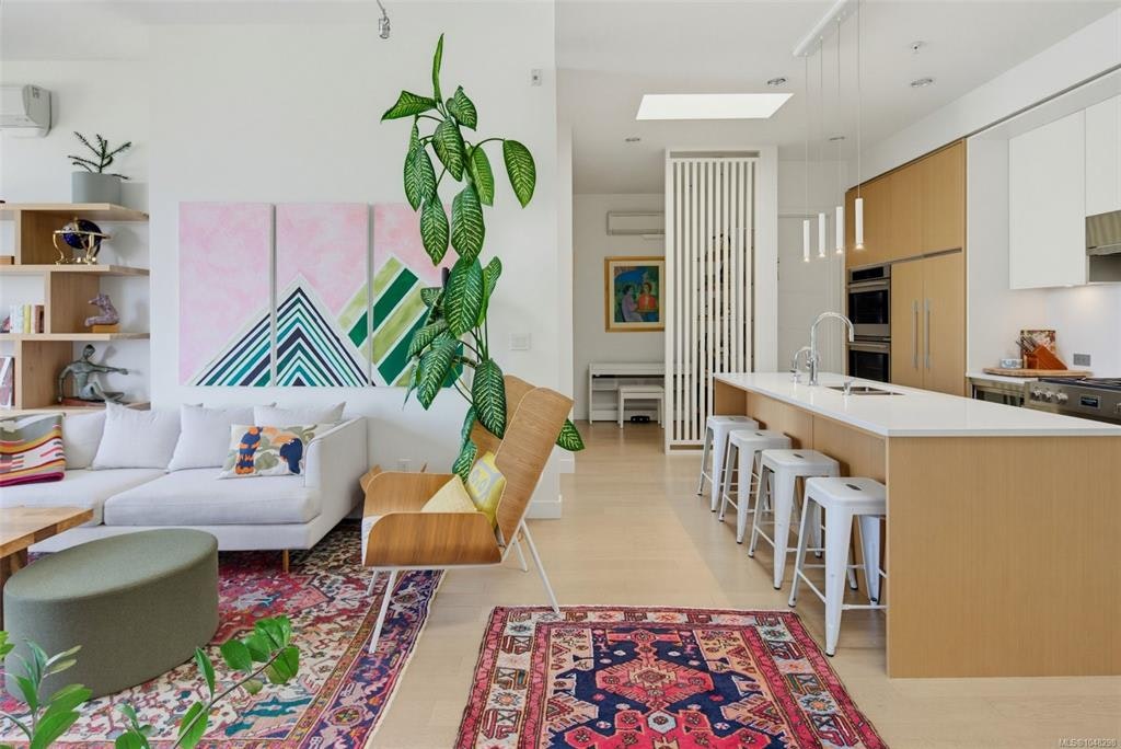 PH5-1033 Cook Street, Victoria, BC, V8V 3K9