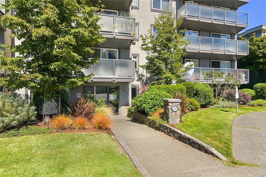 106-1342 Hillside Avenue, Victoria, BC, V8T 2B4