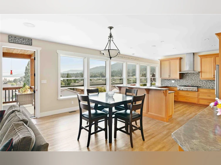 8105 Arthur Street, Crofton, BC, V0R 1R0 - 11