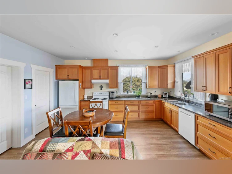 8105 Arthur Street, Crofton, BC, V0R 1R0 - 33