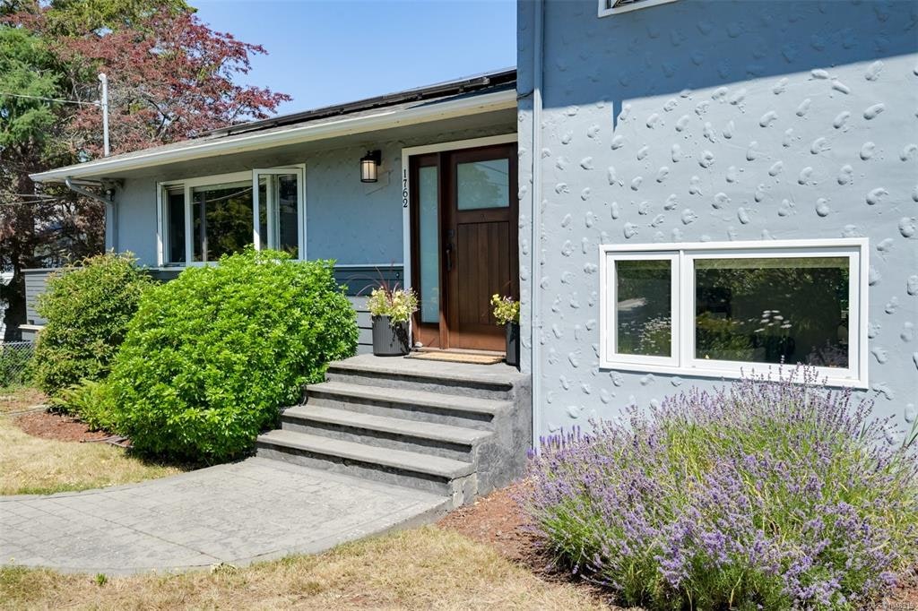 1762 Midgard Avenue, Saanich, BC, V8P 2Y7