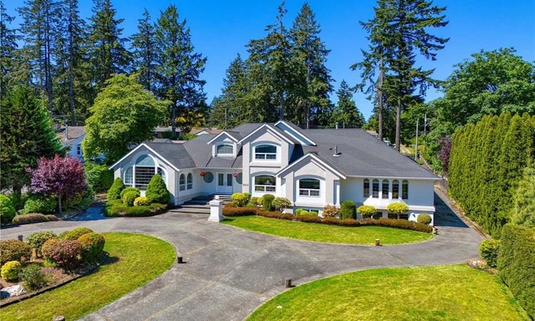 2415 Departure Bay Road