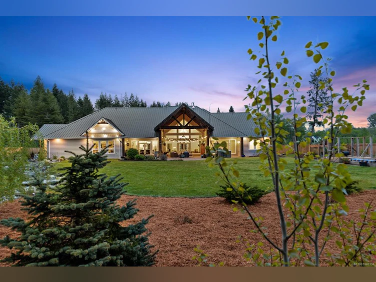 8757/8761 Oyster River Way, Black Creek, BC, V9J 1K5 - 59