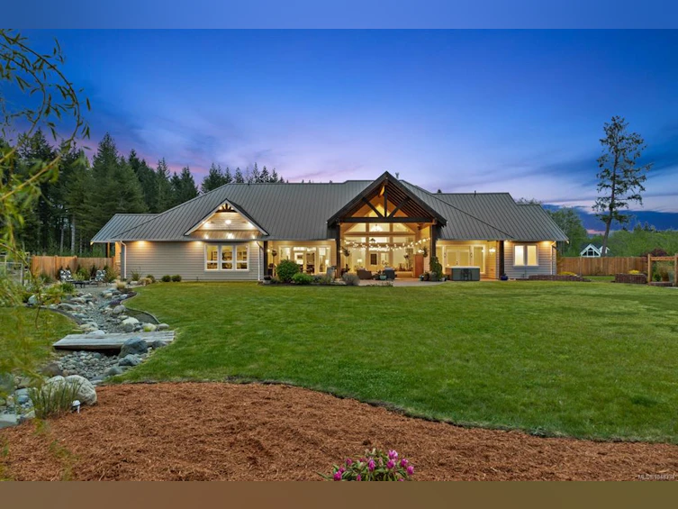 8757/8761 Oyster River Way, Black Creek, BC, V9J 1K5 - 4