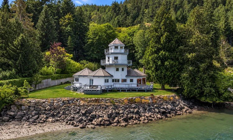 6009 Genoa Bay Road