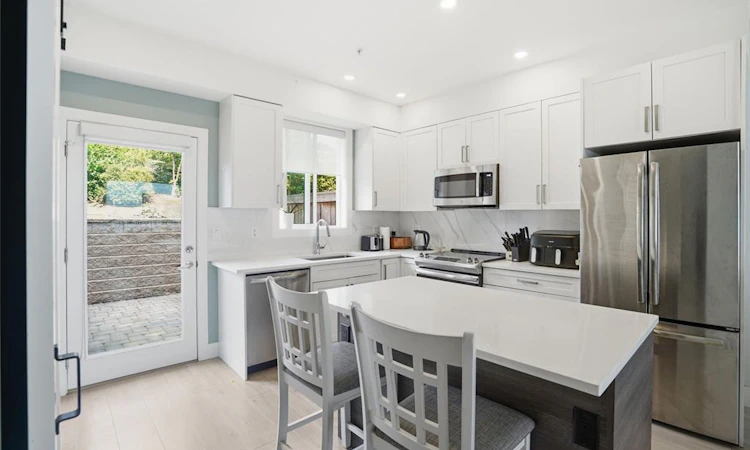104-1726 Kerrisdale Road