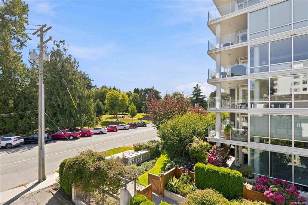 2-210 Douglas Street, Victoria, BC, V8V 2P2