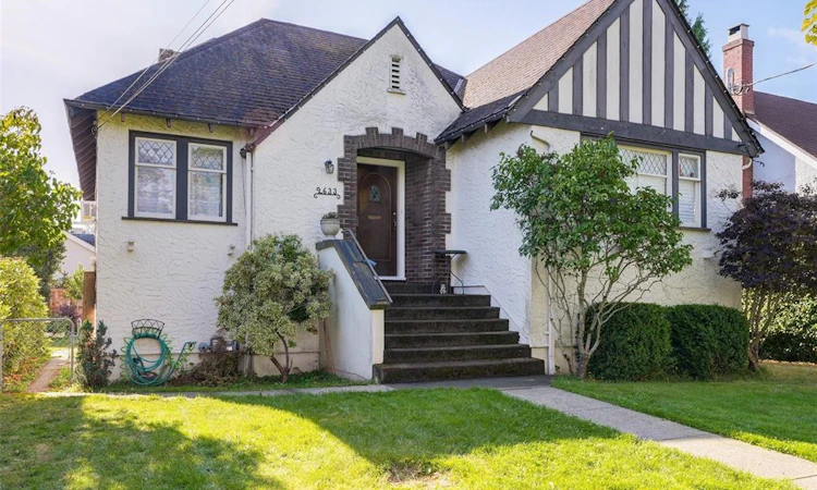 2633 Orchard Avenue