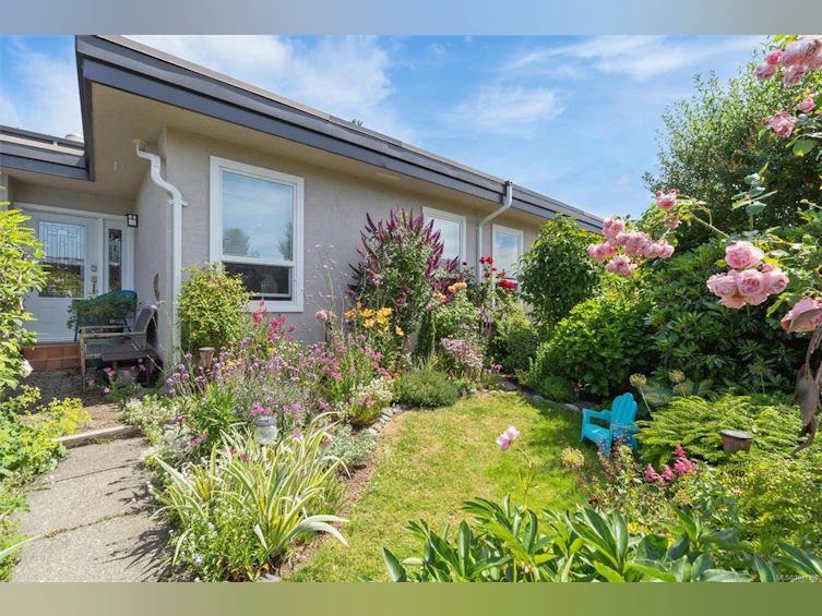 7-3060 Harriet Road, Victoria, BC, V9A 1T5