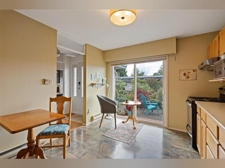 7-3060 Harriet Road, Victoria, BC, V9A 1T5 - 9