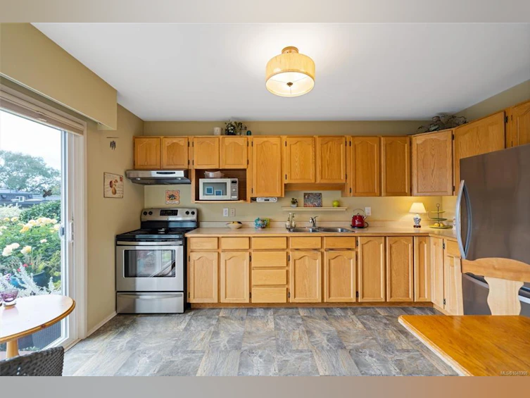 7-3060 Harriet Road, Victoria, BC, V9A 1T5 - 7