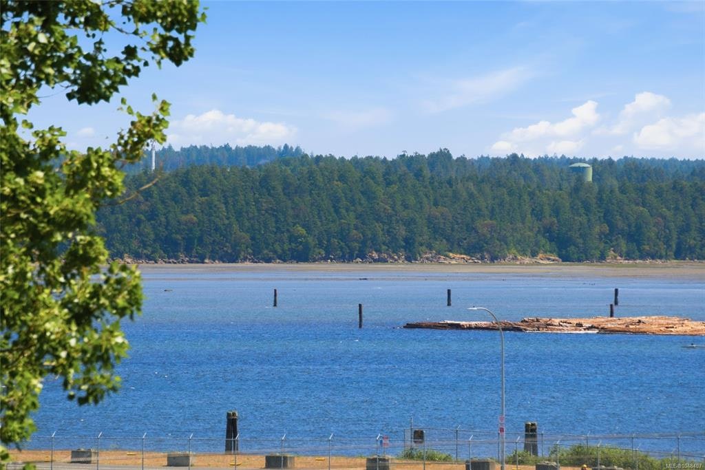 304-104 Esplanade Street, Nanaimo, BC, V9R 0G6