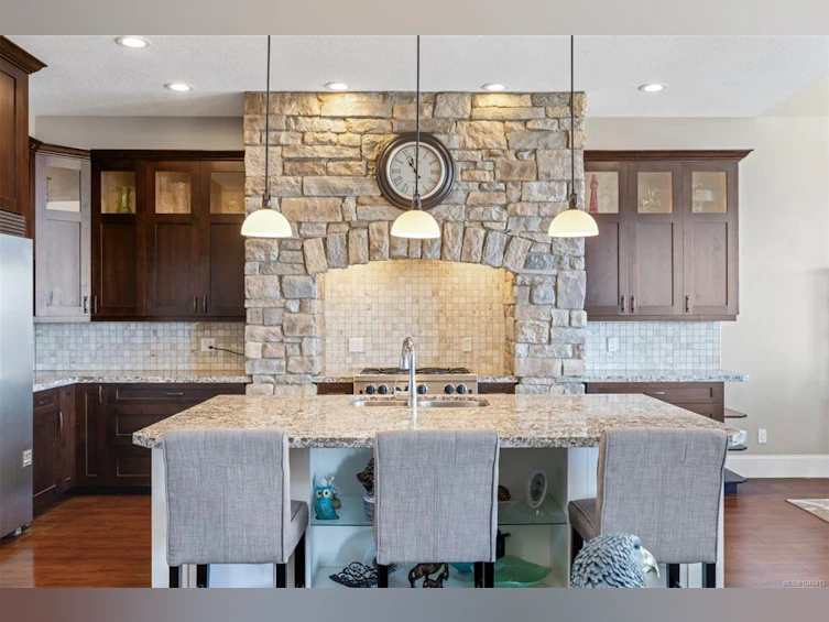 863 Cavin Road, French Creek, BC, V9P 1Z9 - 9