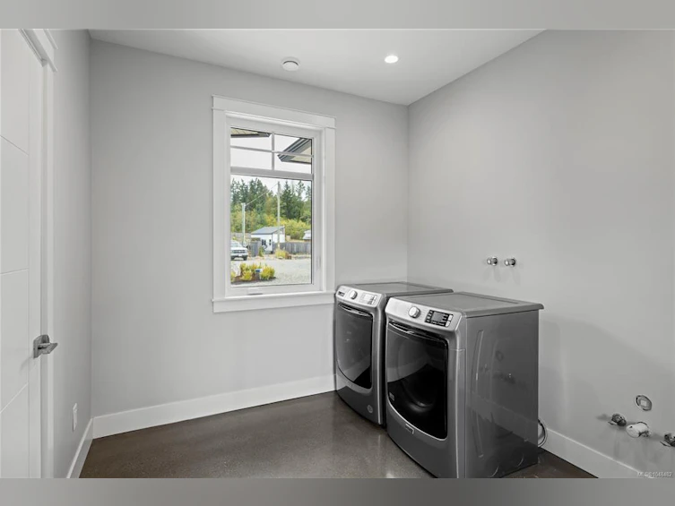 1100 Alpine View Place, Hilliers, BC, V9K 1V6 - 42