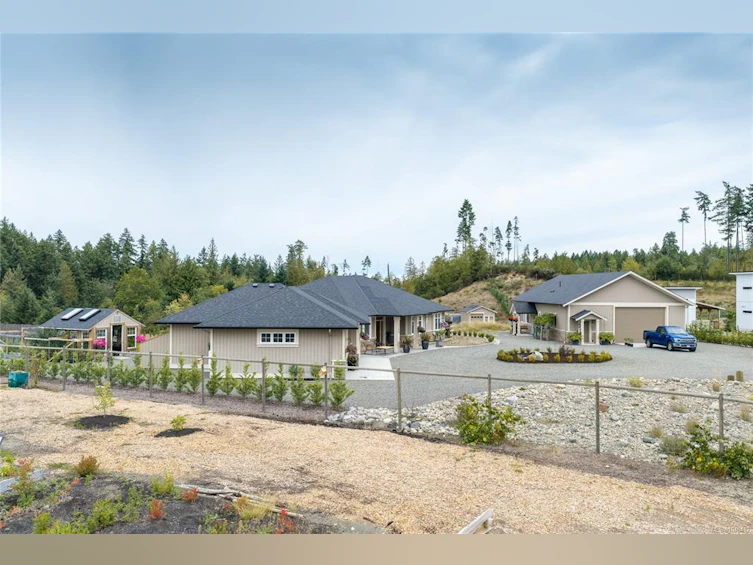 1100 Alpine View Place, Hilliers, BC, V9K 1V6 - 90